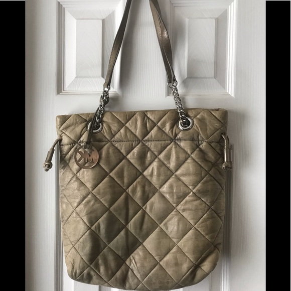 MICHAEL KORS QUILTED BRONZE DISTRESSED SHOULDER BAG AND MATCHING ZIPPERED WALLET - Picture 2 of 12